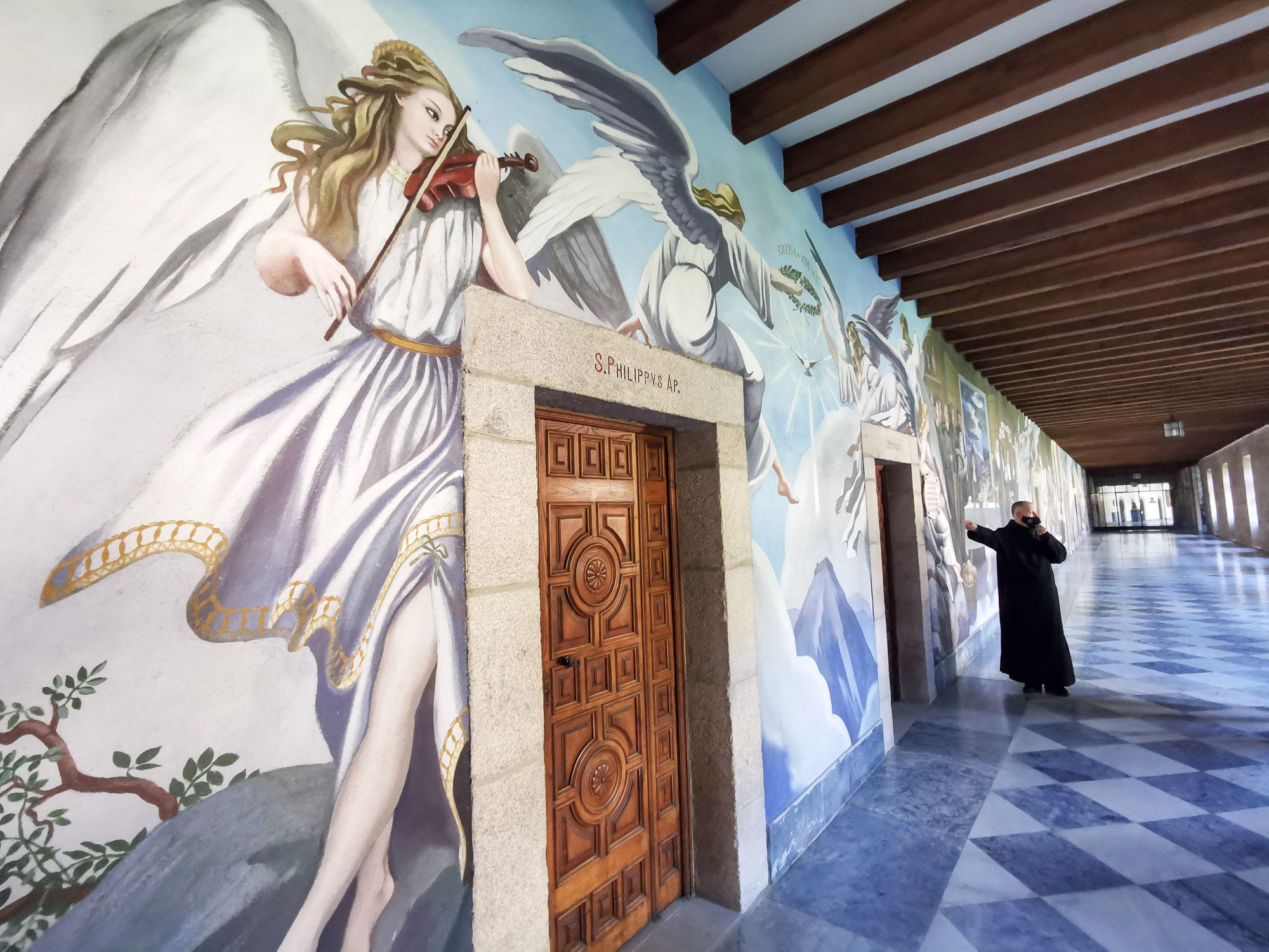 ภาพวาดบนกำแพงภายในอาราม