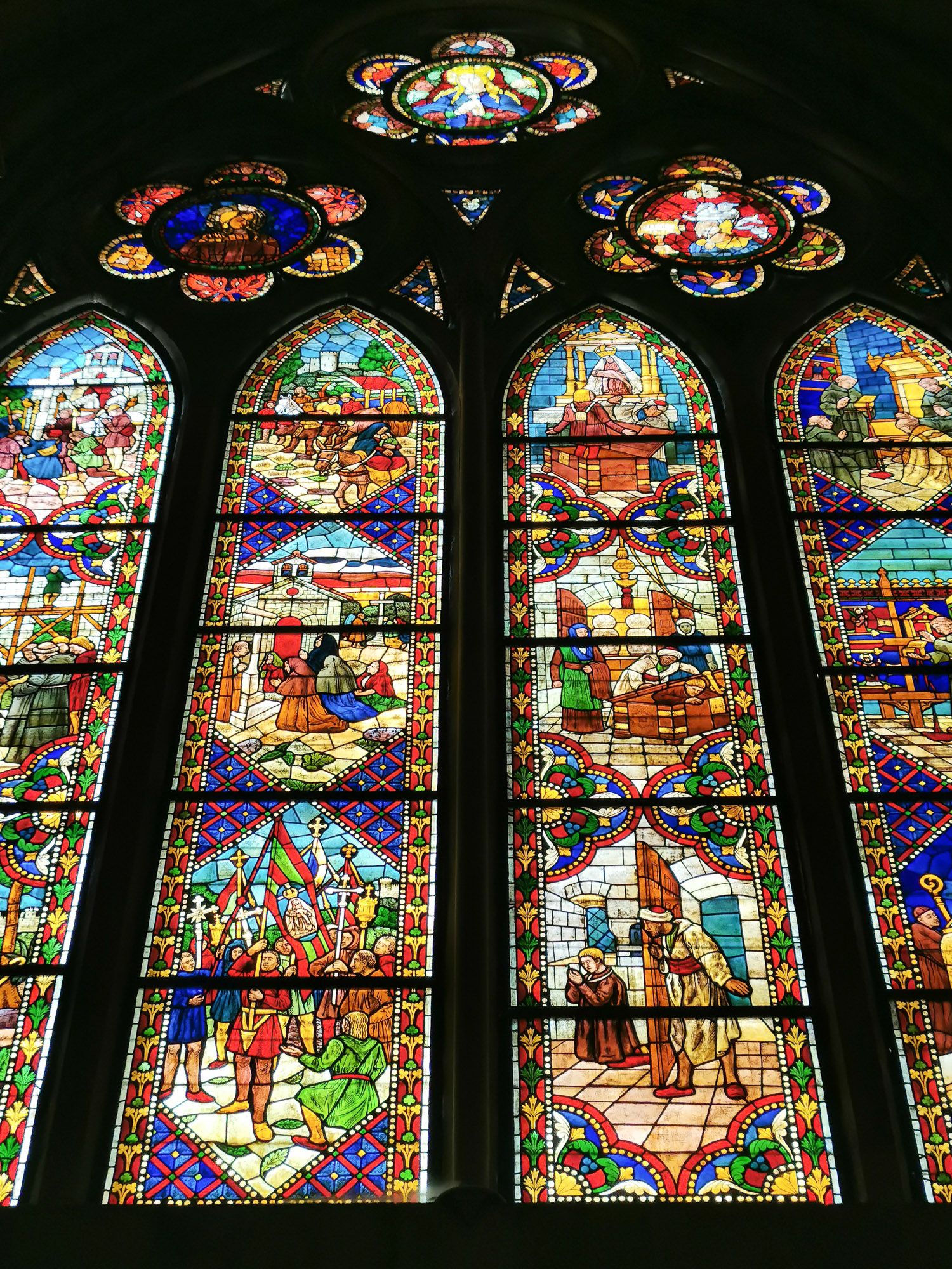 รายละเอียดของกระจกสี