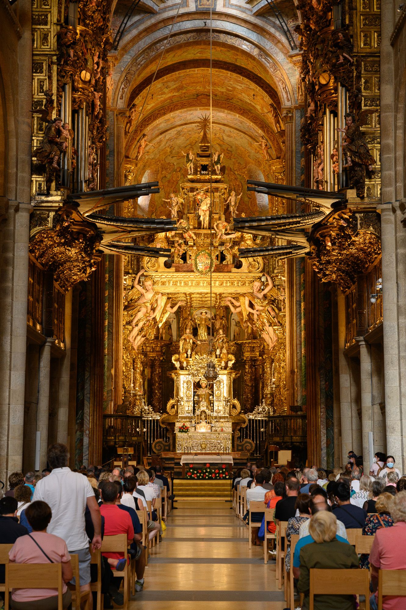 ภายใน Cathedral Santiago de Compostela ในช่วงพิธีมิซซา