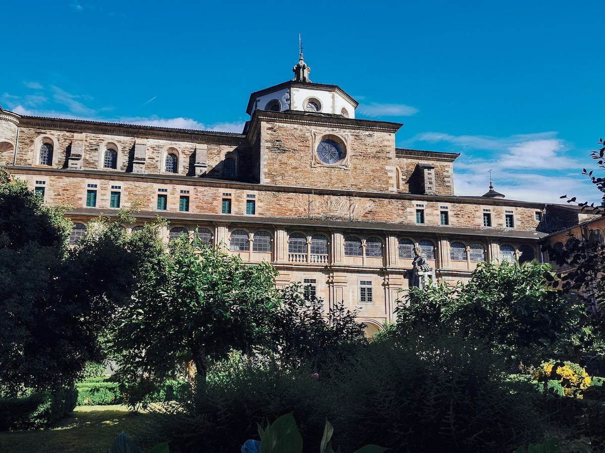 Camino Day 9 : Triacastela - Sarria (via Samos) แวะเที่ยวอารามสงฆ์โบราณ เดินผ่านร่มเงาไม้แห่งกาลิเซีย