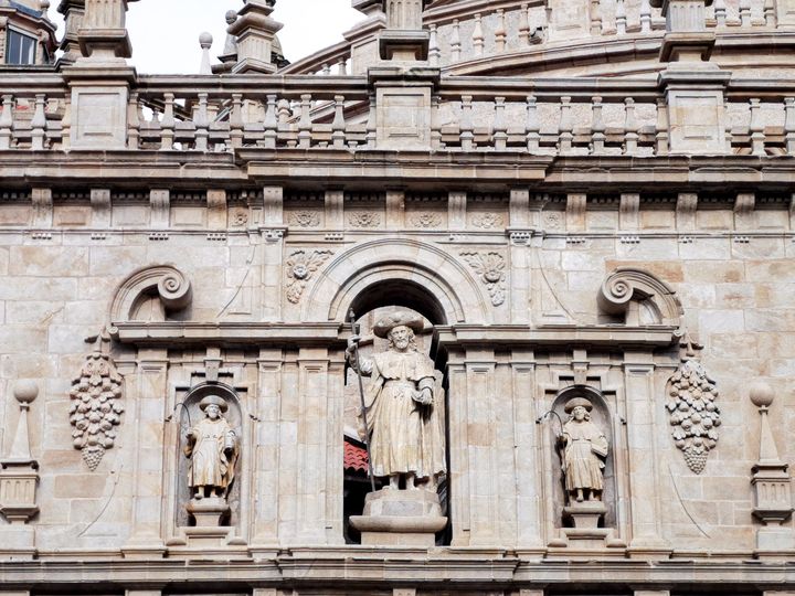 รูปปั้น St. James ที่ประดับบน Cathedral 